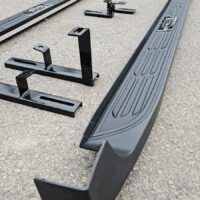 Bệ bước chân Toyota Innova mẫu có logo chất lượng tại OrokingAuto