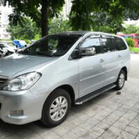 Bệ bước chân Toyota Innova mẫu KN chất lượng tại OrokingAuto
