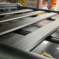 Trang bị thêm combo 2 thanh ngang + giá nóc xe Peugeot 2008 thì chiếc xe của bạn thêm phần mạnh mẽ và cứng cáp hơn nhiều lần.