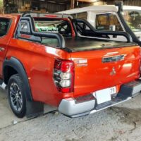 Mở, đóng nắp thùng cuộn cơ xe Mitsubishi Triton nhanh chóng