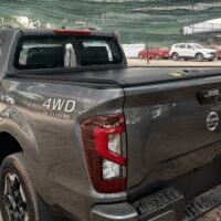 Nắp thùng cuộn cơ xe Nissan Navara
