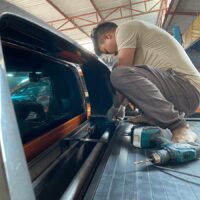 Mở, đóng nắp thùng cuộn cơ xe Ranger Raptor nhanh chóng