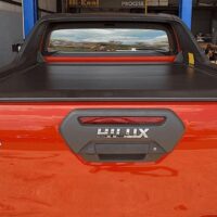 Nắp thùng cuộn điện Option xe Toyota Hilux 2.8L Adventure thuận tiện cho người dùng