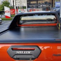 Nắp thùng cuộn điện Option xe Toyota Hilux 2.8L Adventure rất cần thiết ngày nay