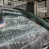 Cách nhận biết kính ô tô bị ố màu