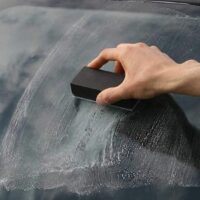 Cách tẩy ố kính xe hơi đúng cách