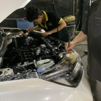 Vệ sinh khoang máy ô tô