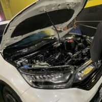 Vệ sinh khoang máy ô tô