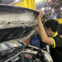 Nên vệ sinh khoang máy cho ô tô