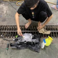 Nên vệ sinh khoang máy ô tôNên vệ sinh khoang máy ô tô