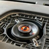 Lắp loa trung tâm Ford Ranger