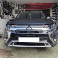 Lắp đặt camera 3 mắt xe Mitsubishi Outlander uy tín tại OroKing Auto