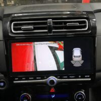 Camera 3 Mắt Ô Tô hiển thị hình ảnh qua màn hình trung tâm