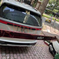 Hình ảnh trước - sau khi thay đèn hậu Kia Carnival kiểu BMW