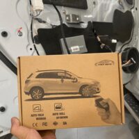 Bộ điều khiển gập gương lên xuống kính Kia Carnival