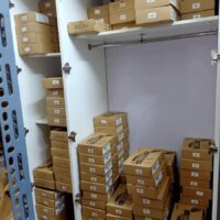 Gập gương lên xuống kính Kia Carnival có thể “chống kẹt cửa kính” bằng cách di chuyển lên xuống