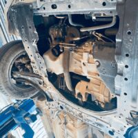 Lắp đặt tấm chắn gầm Suzuki XL7 là giải pháp hàng đầu giúp chủ xe bảo vế và kéo dài tuổi thọ gầm xe ô tô.