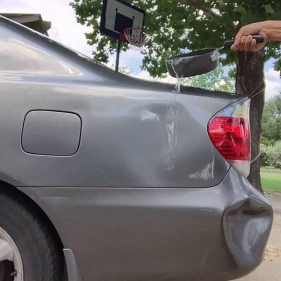 Xe ô tô bị móp nhẹ