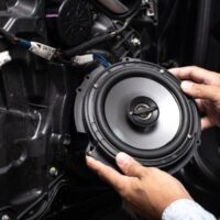 Cần trải nghiệm loa cánh cửa ô tô trước khi độ