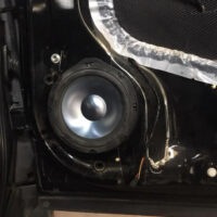 Hình ảnh lắp đặt loa cánh cửa cho xe ô tô