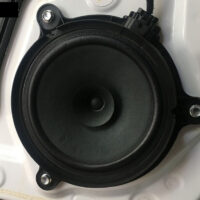 Hình ảnh loa cánh cửa xe ô tô