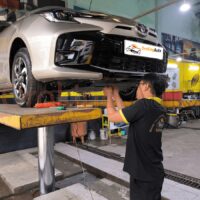 Lắp đặt tấm chắn gầm Toyota Vios tại OroKing Auto
