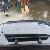 Cốp nóc xe ô tô chứa đựng nhiều đồ đạc