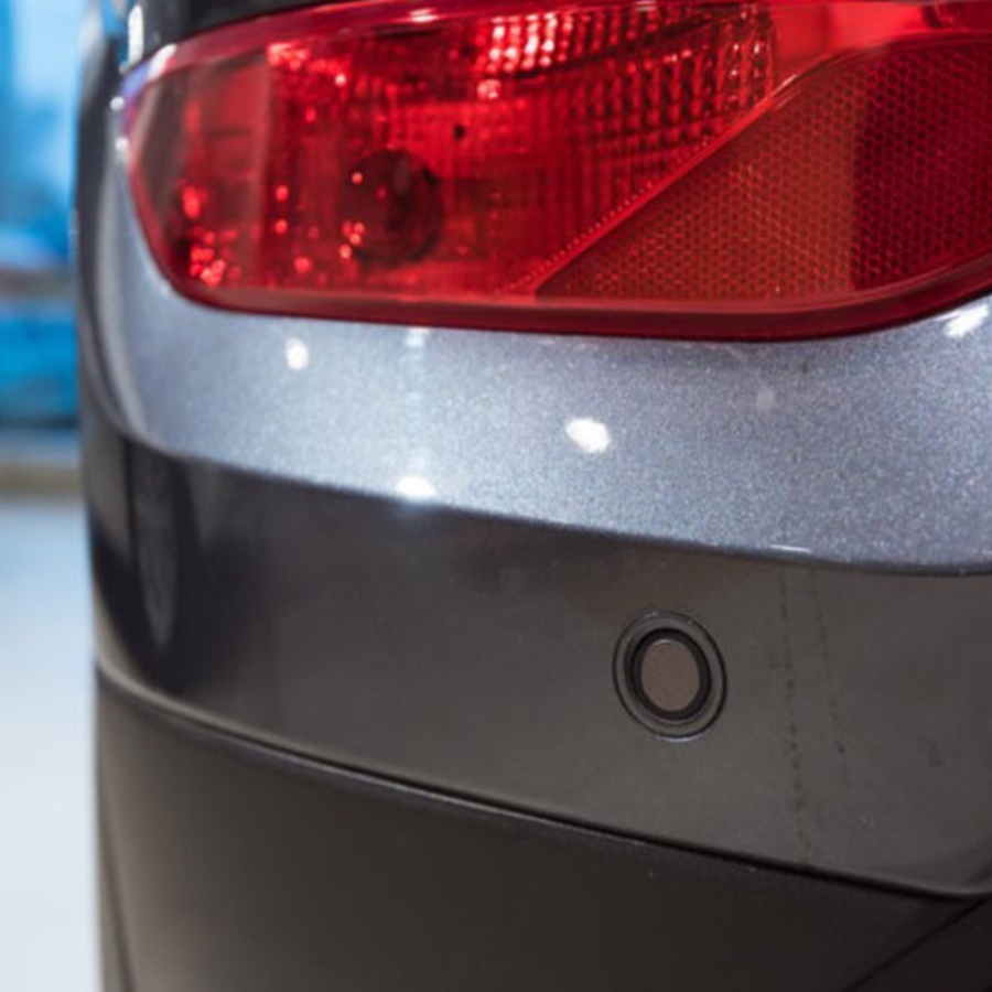 Lắp cảm biến lùi cho xe ô tô