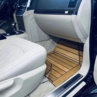 Sàn gỗ Lexus LX570 chỉ đen giúp tăng tính thẩm mỹ nội thất ô tô, mang đến không gian đẳng cấp và sang trọng hơn hẳn.