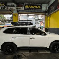 Trang bị cốp nóc thể hiện vẻ ngoài xe hầm hố hơn