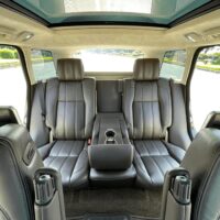 Bọc trần da lộn xe Range Rover giúp nâng tầm nội thất ô tô trở nên sang trọng và cuốn hút hơn