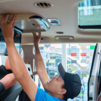 Màn hình ốp trần Kia Carnival 15.6 inch có sẵn tại OroKing Auto