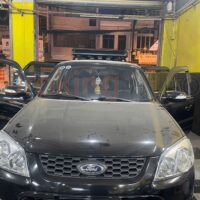 Baga nóc xe Ford Escape chịu được trọng lượng lớn