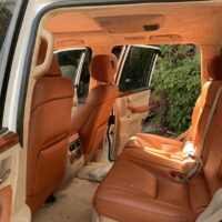 Bọc trần da lộn xe Lexus LX570 giúp nâng tầm nội thất ô tô trở nên sang trọng và cuốn hút hơn.