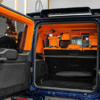 Nên vệ sinh trần da lộn thường xuyên nhằm tránh tình trạng tích bụi gây khó chịu cho người ngồi.