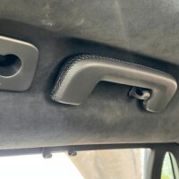 Bọc trần da lộn xe Volvo XC90 giúp nâng tầm nội thất ô tô trở nên sang trọng và cuốn hút hơn.