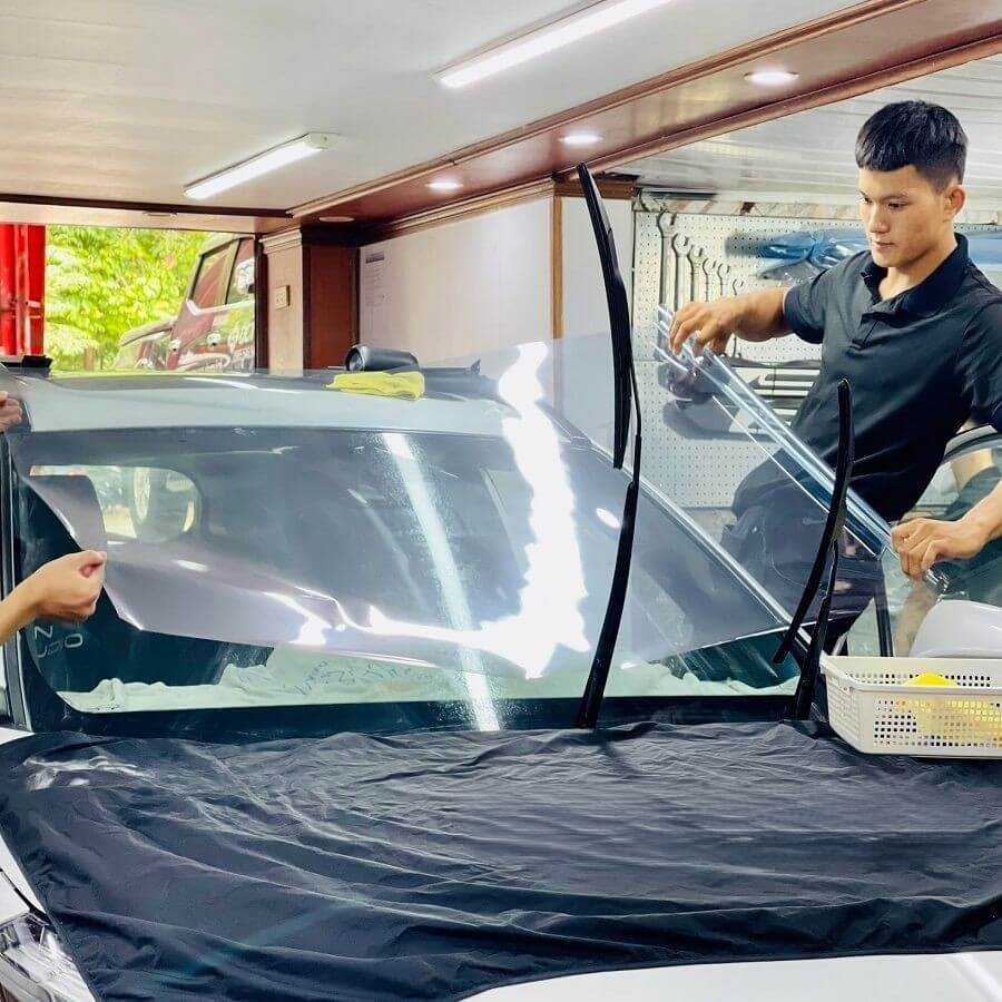 Dán phim cách nhiệt kính lái