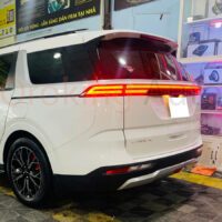 Cụm đèn hậu Kia Carnival 2024 kiểu Porsche