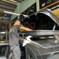 Cốp nóc xe Mazda CX3 chứa đựng nhiều đồ đạc