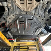 Vì sao nên lắp đặt tấm chắn bùn gầm xe ô tô