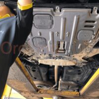 Vì sao nên lắp đặt tấm chắn bùn gầm xe ô tô