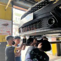 Vì sao nên lắp đặt tấm chắn bùn gầm xe ô tô