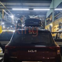 Nóc Kia Carens 600l được trang bị phụ kiện cốp