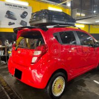 Cốp nóc xe Chevrolet Spark 500l chứa đựng nhiều đồ đạc