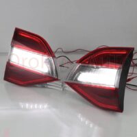 Đèn hậu Ford Everest 2018 sở hữu thiết kế đẹp mắt - sang trọng cùng dãy màu nổi bật và sinh động.