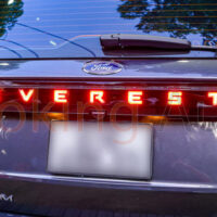 Hình ảnh sau khi thay độ đèn hậu Ford Everest 2023 mẫu chữ Everest nguyên cụm