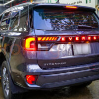 Độ đèn hậu Ford Everest 2023 mẫu chữ Everest nguyên cụm sở hữu chip LED có tuổi thọ lên đến 15.000h