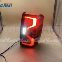 Đèn hậu Ford Ranger 2023 mẫu Ford Wildtrack nguyên cụm sở hữu thiết kế đẹp mắt - sang trọng cùng dãy màu nổi bật và sinh động.