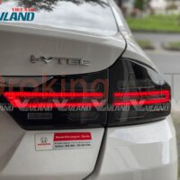 Đèn hậu Honda City 2015 - 2017 mẫu Porsche nguyên cụm sở hữu thiết kế đẹp mắt - sang trọng cùng dãy màu nổi bật và sinh động.