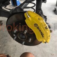 Lắp đặt ốp má phanh Brembo Honda HRV